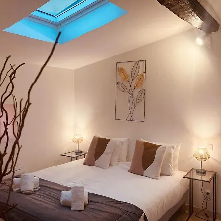 Au Garde-a-toit Apartment